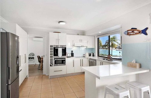 Mooloolaba Apartment | Mooloolaba Waterfront Living - Pool, BBQ