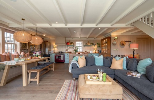 Tenterden House | Moon Cottage - Three Bedroom House, Sleeps 8
