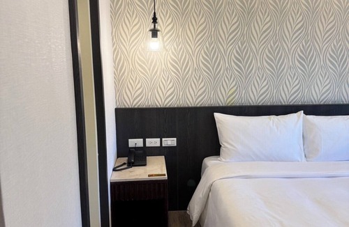 Fengshan District House | MOON HOTEL Xinxing