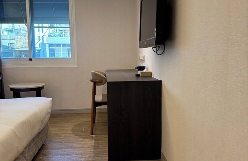 Fengshan District House | MOON HOTEL Xinxing