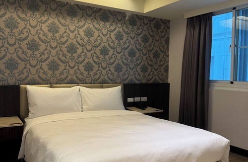 Fengshan District House | MOON HOTEL Xinxing