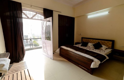 Jagatpura Hotel | MOON LAND HOTEL