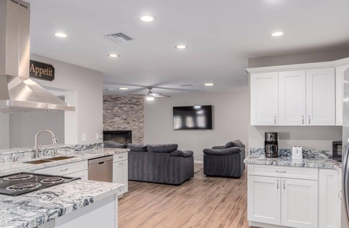 North Mountain House | Moon Mountain Vista by Velo