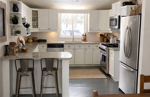 Muskoka Lakes Cottage | Moon River Cottage in Bala | BBQ, Canoes & Kayaks