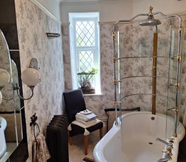 Goodwick Apartment | Moon River