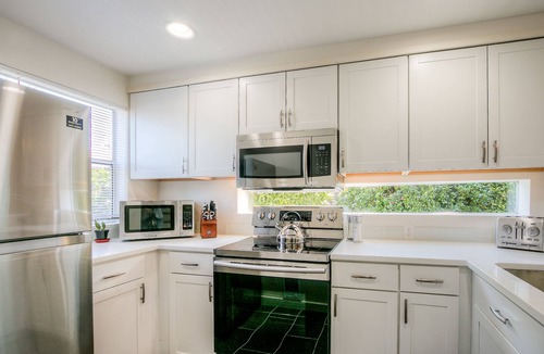 North Bend House | Moon River Suites 1 - on River, Private Hot Tub, No Flood Impact