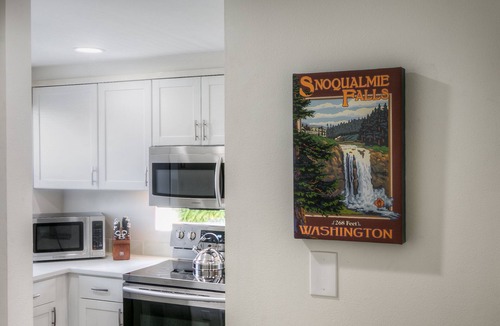 North Bend House | Moon River Suites 1 - on River, Private Hot Tub, No Flood Impact