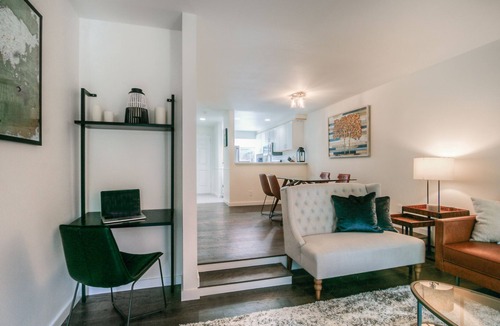 North Bend House | Moon River Suites 2 - on River, Private Hot Tub, Downtown NO FLOOD IMPACTS