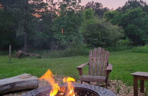Gordon County Cabin | Moon tree cabin 🌙🌲 2-bedrooms in Rydal, close to Buc-ee's! Outside shower!
