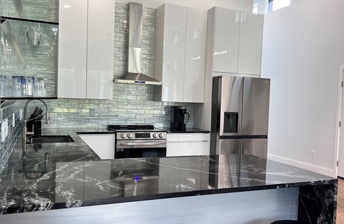 Umber View Heights House | MoonBeam: Spacious and Modern Home in the countryside near Stockton Lake.