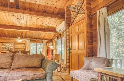Rhododendron Cabin | Moondance Cabin