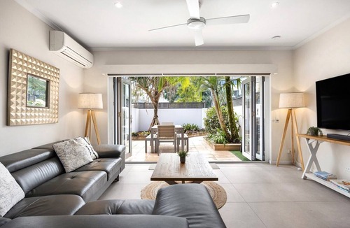 Noosa Heads Apartment | Moondarah: Pet-Friendly Escape