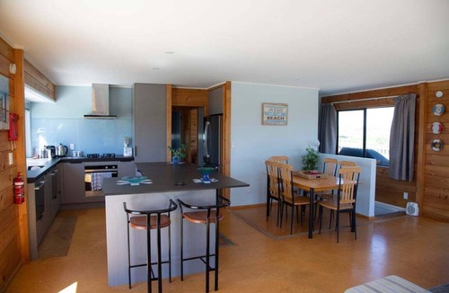 Pukehina House | Mooney Manor Beach Bach