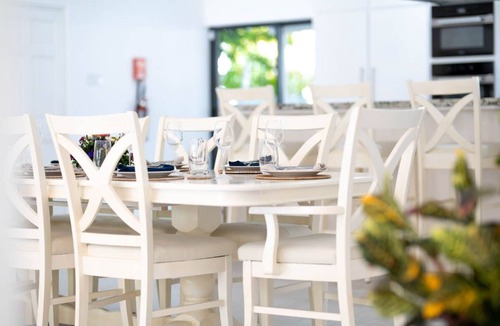 Sunset Crest House | Moonflower Villa: Luxe Oasis in Sunset Crest, Holetown