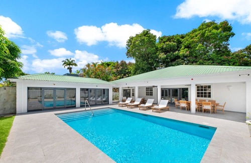 Sunset Crest House | Moonflower Villa: Luxe Oasis in Sunset Crest, Holetown
