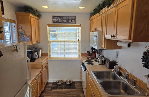 Nampa Cottage | Moonlight Cottage- Camper Parking & Great Fire Pit! Walk to Lake or Town!
