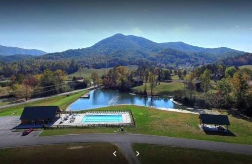 Sevierville House | Moonlight Cottage - Your Romantic & Scenic Escape