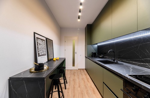Tractorul Apartment | Moonlight Mountain Retreat - Fireplace and Parking
