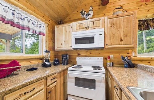 Munising Cabin | Moonlight Ridge-Cabin on 16 Mile Lake, Quiet Setting, Kayaks & Canoe