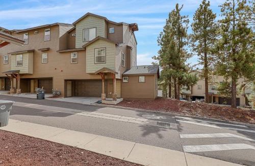 Flagstaff Villa | Moonlight Ridge Spacious Townhome 3 miles from Downtown AC Garage Near Snowbowl