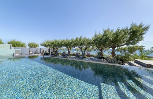 Koutsouras Villa | Moonlight seafront living with private infinity pool and whirlpool