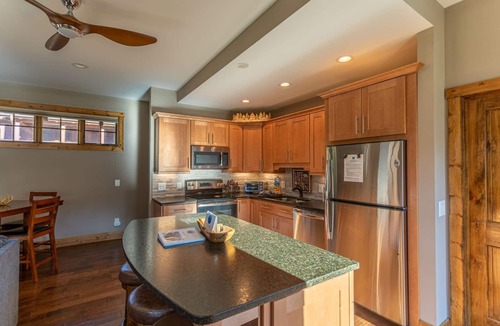 Banner Elk Cabin | Moonlight View at Eagles Nest River Club, 2,000 feet of private fishing streams, hot tub!