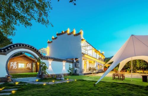 Ten Mile Gallery Cabin | Moonlit Cloud Inn Yangshuo Yulong River