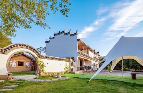 Ten Mile Gallery Cabin | Moonlit Cloud Inn Yangshuo Yulong River