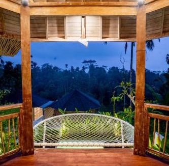 Melayang Cabin | Moonlit Jungle