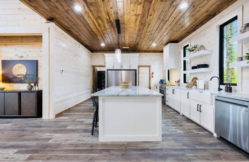 Broken Bow Cabin | Moonlit Manor Sleeps 21 Hot Tub Gamer Lounge Karaoke Scenic Views