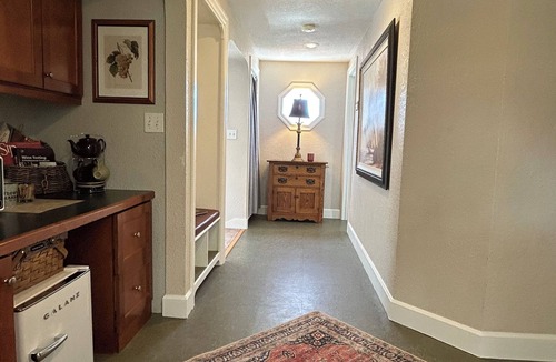 Milton-Freewater House | Moonrise Suite in a Vineyard + Winery!