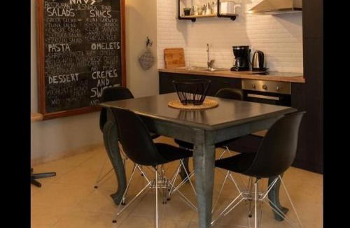 Mytilene Apartment | Moonstone house B