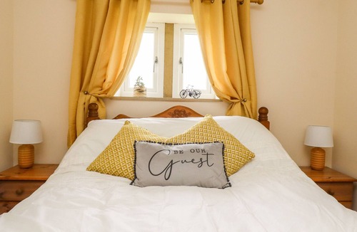Barkisland Cottage | MOORBOTTOM STABLES, with a garden in Barkisland