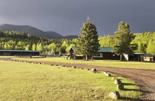 Buckinghorse River Cabin | Moose Cabin at Sikanni Ranch