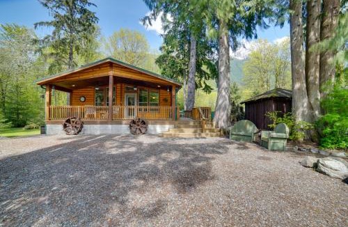 Baring House | 'Moose Lodge' Cabin w/Entertainment Gazebo!
