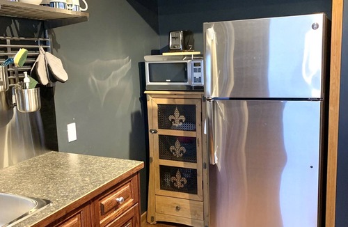 Bragg Creek House | Moose Mountain Hideaway Private 2 Bedroom & Spacious Lounge 4 people maximum
