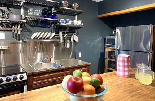 Bragg Creek House | Moose Mountain Hideaway Private 2 Bedroom & Spacious Lounge 4 people maximum