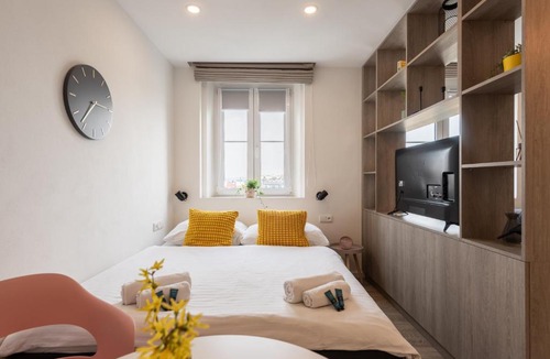 Vinohrady Apartment | Moravska Studio with Sunset View