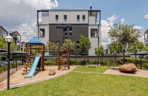 Greater Johannesburg Metropolitan Area Apartment | Morden Waterfall Escape