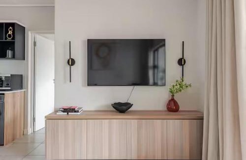 Greater Johannesburg Metropolitan Area Apartment | Morden Waterfall Escape