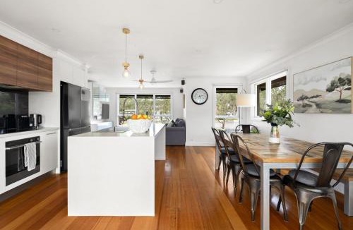 Mordialloc House | Mordialloc Coastal Escape Beach, Garden & Parking