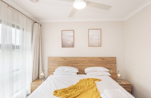 Hamilton House | Moreview Holiday Homes, brand-new modern houses 400m from Hamilton centre.nnn