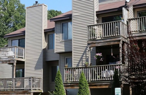 Cheat Lake House | Morgantown Spacious 2BR Townhouse w Mountains View