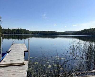 Blue Sea Ski Chalet | Morissette Base Camp - Lakeside Cozy Retreat for families and hikers
