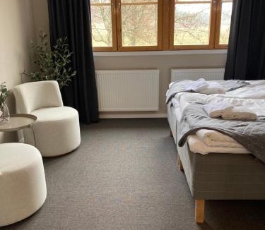 Ellos Bed & Breakfast | Morlanda B&B