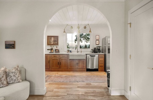 Valois House | Morning Dove, 2 bedroom farmhouse, on Seneca lake wine trail