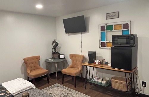Mount Airy Apartment | Morning Glory Ridge Too! A cozy guest retreat. Mountain and nature views.