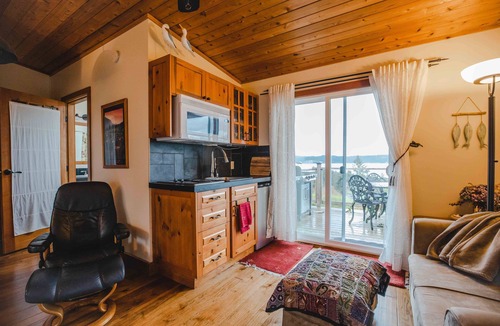 Salt Spring Island Apartment | Morningside Garden Suite FLASH SALE- CHECK OUT OUR WINTER GET AWAY SPECIAL