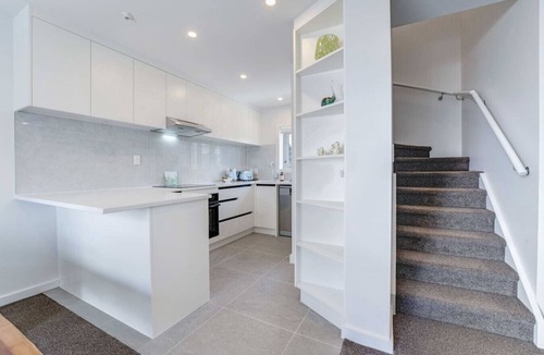 Kingsland Villa | Morningside Modern 3BR Home with Double Parking