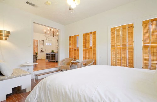 Barton Heights House | Moroccan-Inspired Retreat in SoLa -- Walk to Downtown Sleeps 6
